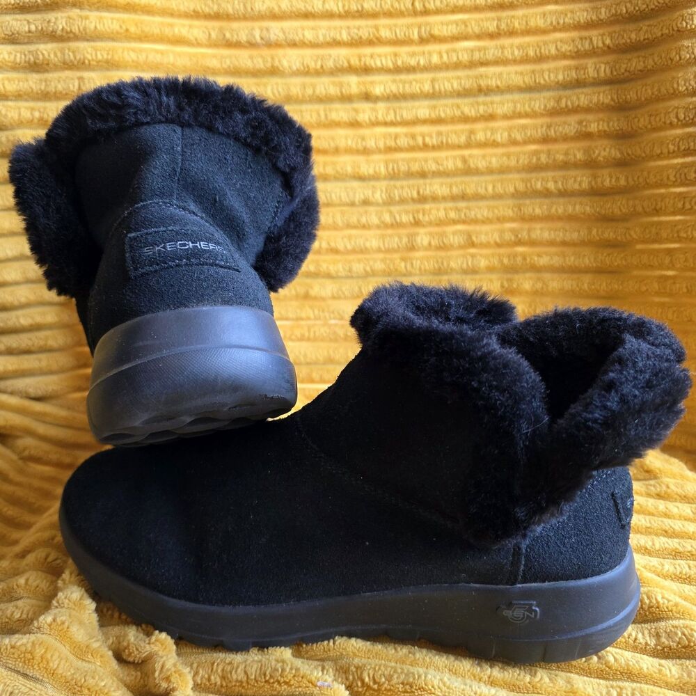 Skechers On-The-go Joy 15501 Black Chukka Ankle Suede Faux Fur Boot Wmns 9 Flaw